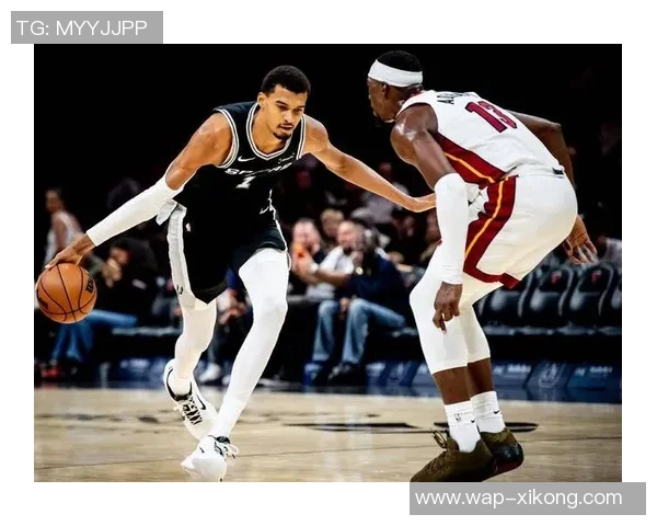 凯尔登全场完美表现5投全中14分3篮板1助攻3抢断正负值高达20分领衔全场