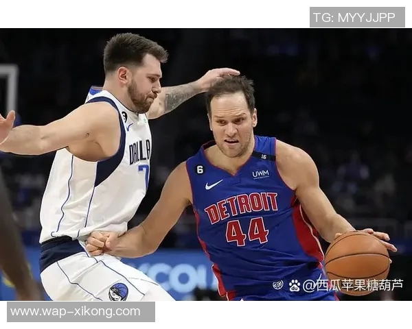 探花埃奇库姆表现尚可9投3中三分球命中1个贡献10分1篮板2助攻1盖帽