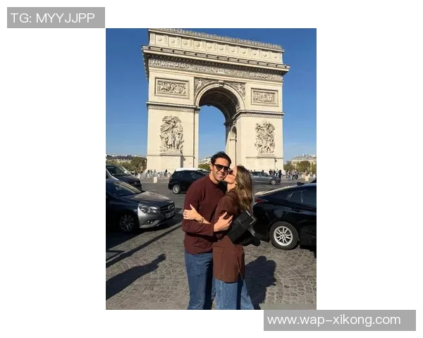 小吧社交秀：胡梅尔斯女友惊艳T台卡卡贝克汉姆同框引发热议