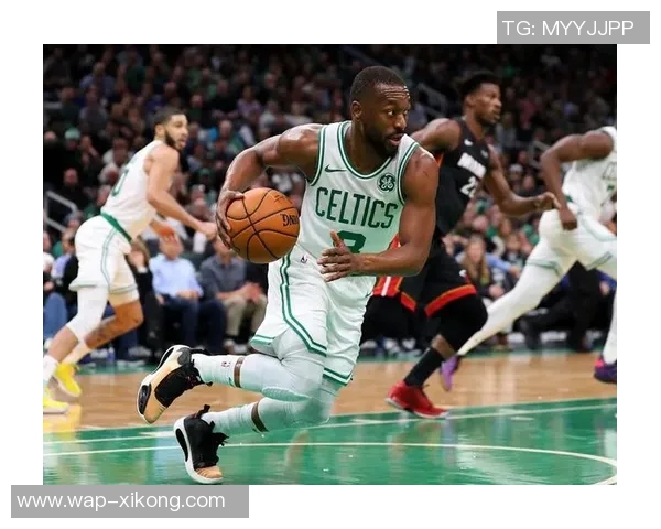 马克西全场表现惊艳30分钟内17投10中砍下27分4篮板7助攻