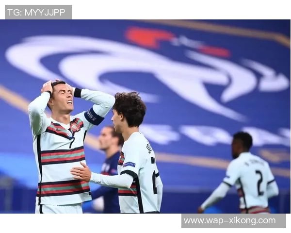 塞梅多传中C罗错失良机做出遗憾手势只差一点就能进球