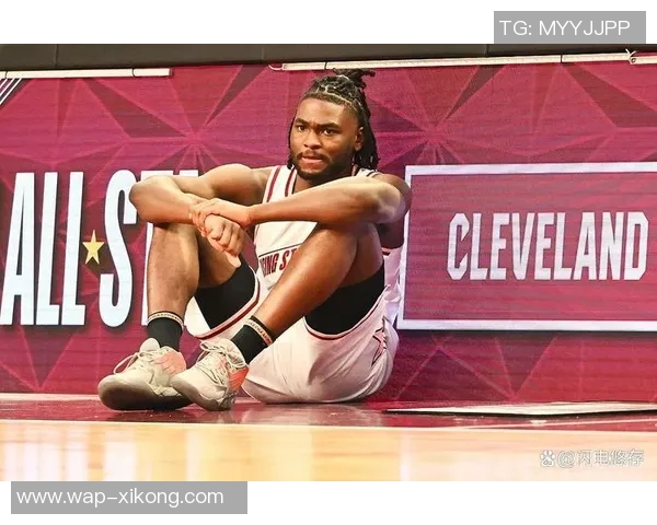 爱德华兹半场火力全开16投10中狂砍29分三分球命中率高达60