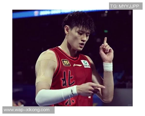 媒体人认为曾凡博不应被特别对待上场时间应适度减少