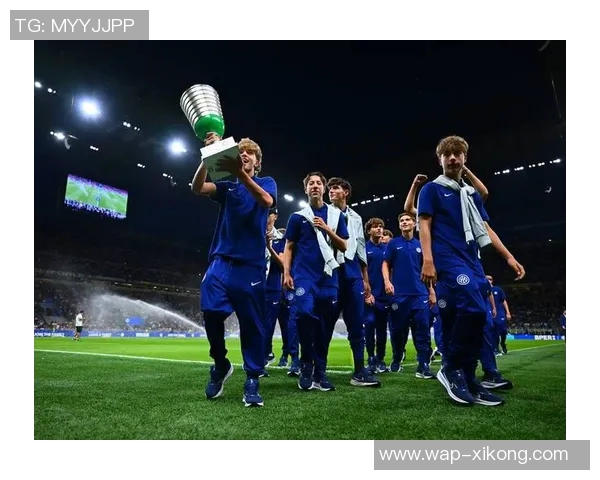 吉滕斯分享英格兰U21队友间的UNO游戏乐趣期待在欧洲杯中取得胜利 吉滕斯分享英格兰U21队友间的UNO游戏乐趣期待在欧洲杯中取得胜利