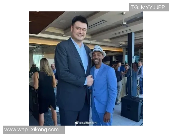 姚明与街球王阿尔斯通重聚合影引发球迷回忆与热议 姚明与街球王阿尔斯通重聚合影引发球迷回忆与热议