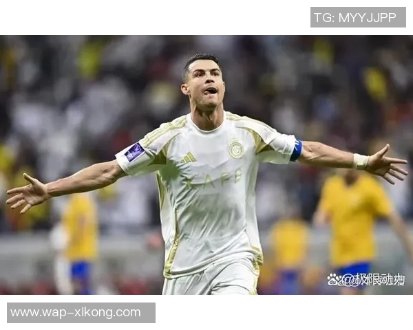 C罗回归利雅得胜利训练场备战新赛季展现斗志与激情 C罗回归利雅得胜利训练场备战新赛季展现斗志与激情