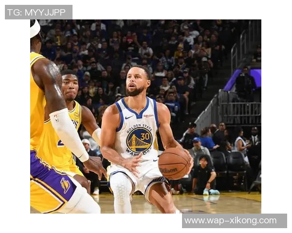 库里赛季初表现惊艳场均333分助攻和抢断数据同样出色 库里赛季初表现惊艳场均333分助攻和抢断数据同样出色