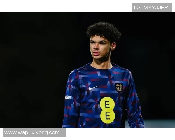 奥赖利英格兰队首秀精彩纷呈斯通斯亲自颁发纪念帽子致敬新星 奥赖利英格兰队首秀精彩纷呈斯通斯亲自颁发纪念帽子致敬新星